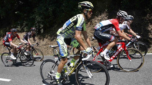 Alberto Contador stoup na Tourmalet v jedenct etap Tour de France.