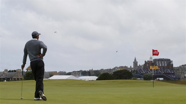 Tiger Woods na The Open na v St. Andrews ek na svoji rnu.