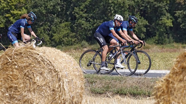 JAKO ZA STARCH AS. Lance Armstrong projd trasu Tour de France v rmci charitativn akce.