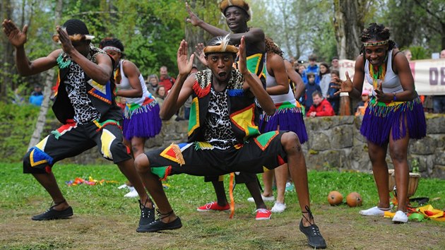 Skupina Iyasa ze Zimbabwe bude jednou z hlavnch hvzd africkho festivalu ve dvorsk zoo.