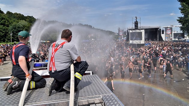 O osven rockovch fanouk se postarali vizovit hasii.