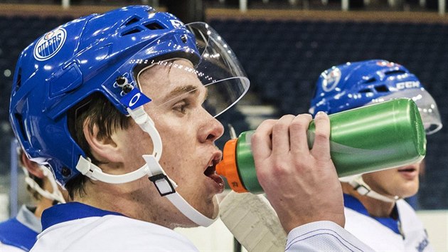 Connor McDavid na kempu Edmontonu