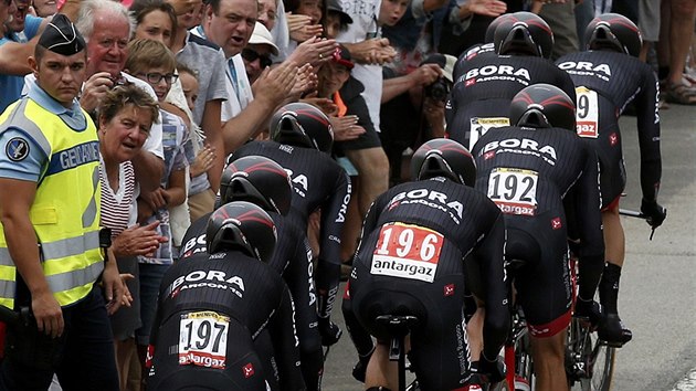 Tm Bora-Argon bhem asovky drustev na Tour de France