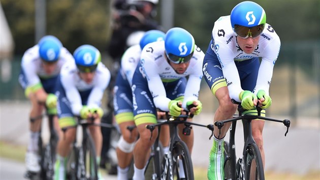 Tým Orica bhem asovky drustev na Tour de France