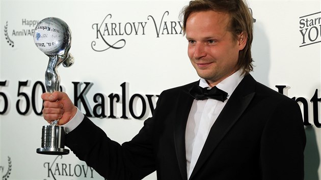 Kryštof Hádek s cenou za nejlepší herecký výkon. Dostal ji za roli ve filmu Kobry a užovky (11. července 2015).