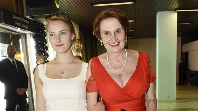 Eva Holubová a její dcera Karolína (Karlovy Vary, 11. července 2015)