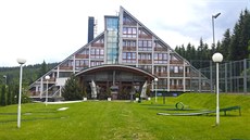 Hotel Nástup byl postavený ji� v roce 1969, celý komplex v�ak pro�el v roce...