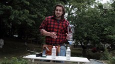 Jak snadno vyrobit pla�i� na krtka z plastové láhve.