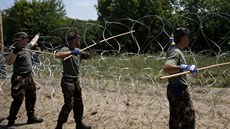 Maarský plot proti uprchlíkm vzniká i díky práci místních trestanc (16....