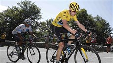 Chris Froome v desáté etapě Tour de France, za ním šlape Nairo Quintana.