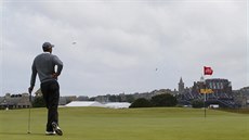 Tiger Woods na The Open na v St. Andrews eká na svoji ránu.