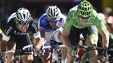 Spurt sedmé etapy Tour de France mezi Markem Cavendishem (v erném) a Andrém...