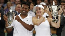 Martina Hingisová a Leander Paes ovládli mix ve Wimbledonu.