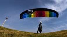 LETNÍ JÍZDA: Výcvik paraglidingu, Raná