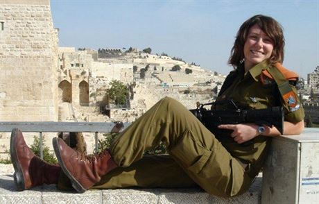 Gill Rosenbergová na fotografii poízené bhem sluby v izraelské armád.