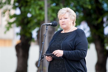 Norská premiérka Erna Solbergová na pietní akci ke tvrtému výroí útok...