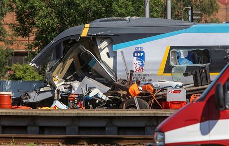 Ve Studénce na Novojiínsku se srazilo pendolino s nákladním autem. Pi nehod...