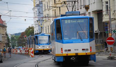 Zatímco nkteré opravy jsou u hotové, v Nádraní ulici potrvají práce a do...