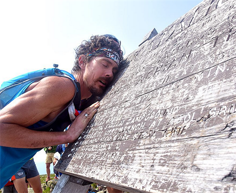 Scott Jurek na konci svého 3500 km dlouhého Appalaského trailu.