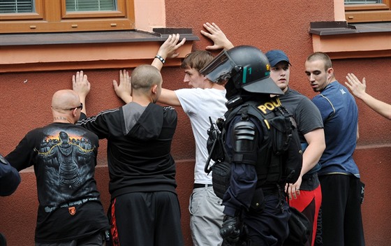 Policie zadrela v Ostrav est desítek odprc uprchlík, kteí blokovali...