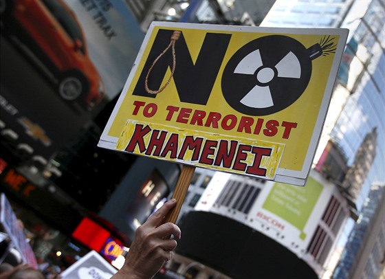 Protest proti dohod s Íránem na Times Square v New Yorku (23. ervence 2015).
