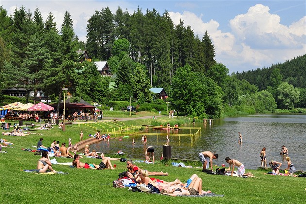 Výhled na antilopy i hobití domky. Toto jsou v Česku nejlepší kempy roku 2025