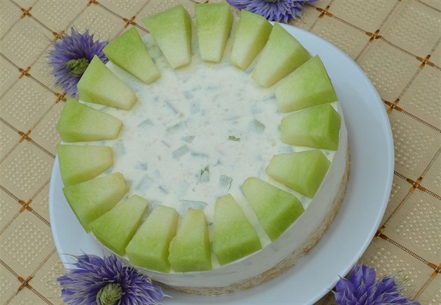 Nepe�ený dort s melounem podle italského receptu.