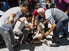 Pi výbuchu v tureckém Suruçu zemelo nejmén 27 lidí. (20. ervence 2015)