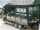 Tým Bora-Argon doprovází na Tour de France originální prosklená kuchyn.