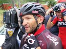 Usmvavý Jan Bárta za cílem 17. etapy Tour de France.