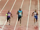 Usain Bolt (druhý zprava) pi rozbhu na sto metr na mítinku Diamantové ligy v...