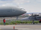 Letouny JAS-39 Gripen a italský KC-767 po pistání na Islandu