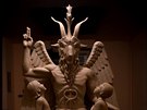 Dva a pl metru vysokou sochu Bafometa odhalili v Detroitu amerití satanisté.
