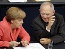 Ministr Schäuble spolu s kanclékou Angelou Merkelou pi vyjednávání podmínek...