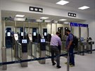 Nové odbavovací brány EasyGO na Ruzyňském letišti.