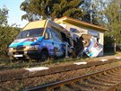 V Hostinném na Trutnovsku se srazil minibus s osobním vlakem (26.7.2015).