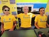 Hlavní postavy stáje Tinkoff-Saxo. Zleva: Peter Sagan, majitel Oleg Tiňkov a...