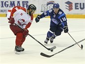 Olomouck hokejista Roman Rc (vlevo) v ppravnm utkn s Minskem.