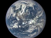 První snímek Zem z paluby satelitu DSCOVR