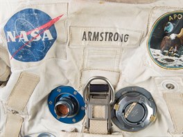 Skafandr Neila Armstronga byl ped 46 lety na Msíci. Od té doby jej NASA...