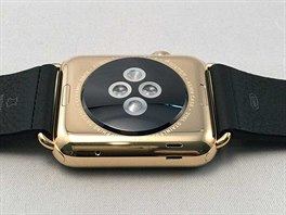 Ocelov Apple Watch s nanesenou zlacenou vrstvou