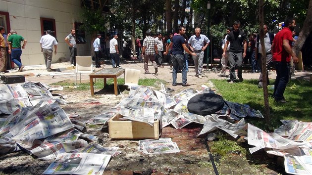 Při výbuchu v tureckém Suruçu zemřelo nejméně 27 lidí. (20. července 2015)