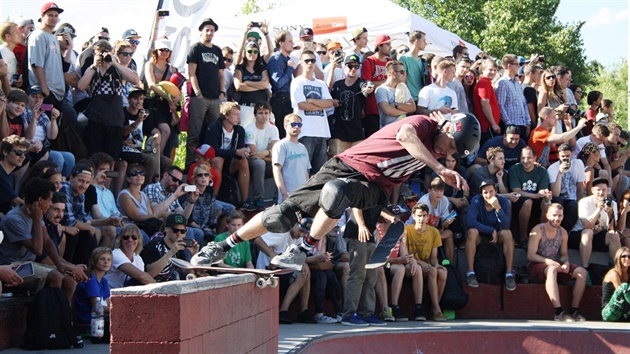 Tony Hawk ádí jako za mlada.