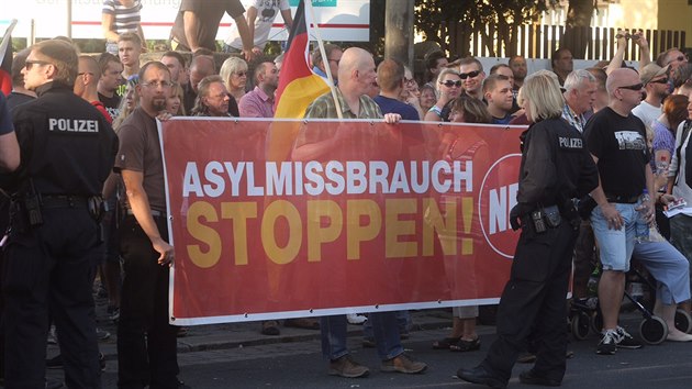 Demonstrace proti zneuvn nmeck azylov politiky v Dranech (ervenec 2015)