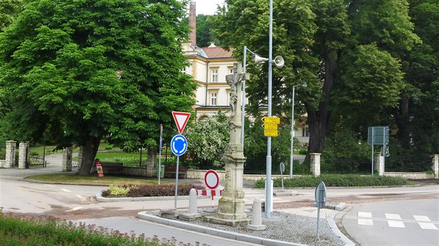 Socha Krista uvznn na kruhovm objezdu.