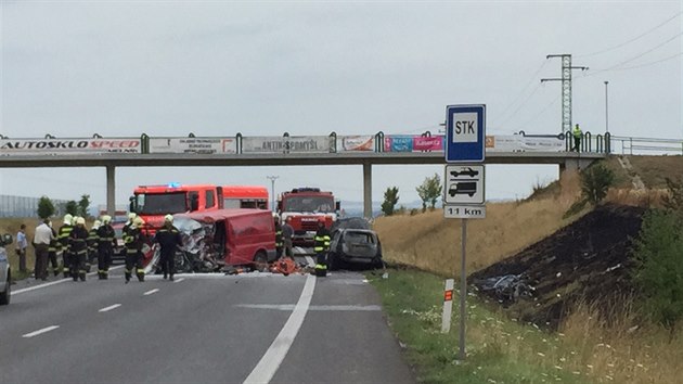 Tragick dopravn nehoda, pi kter zemeli ti lid, se stala u Luce nad Vltavou nedaleko Mlnka.