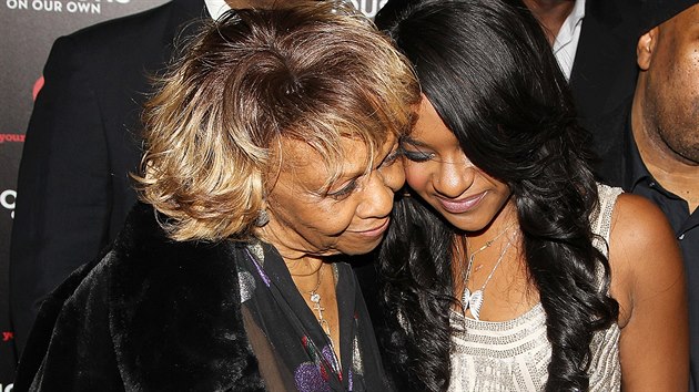 Bobbi Kristina Brownová a její babička Cissy Houston (New York, 22. října 2012)