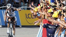 Romain Bardet si jede pro vítězství v osmnácté etapě  Tour de France. Jeho...