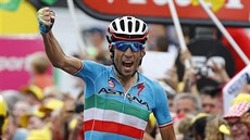 Vincenzo Nibali zatíná pěst, právě zvítězil v 19. etapě Tour de France.
