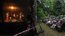 Úvodní koncert letoního festivalu Folkové prázdniny v Námti nad Oslavou si...